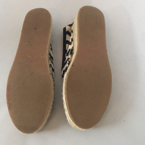 Zara blk wh chevron striped espad flats - Picture 4 of 5